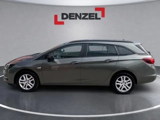 Opel Astra 2022 photo 2