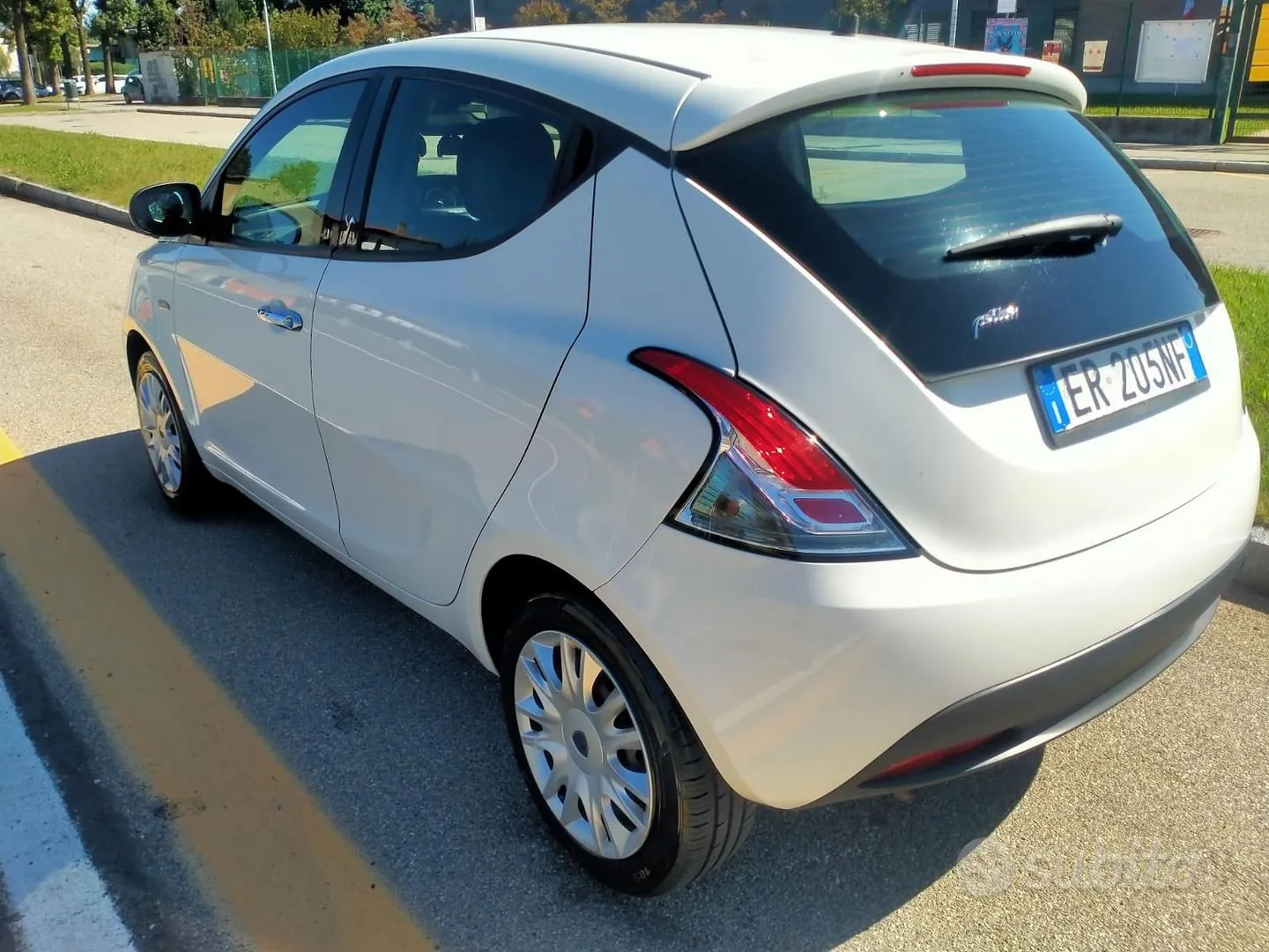 Lancia Ypsilon 2013 photo 2