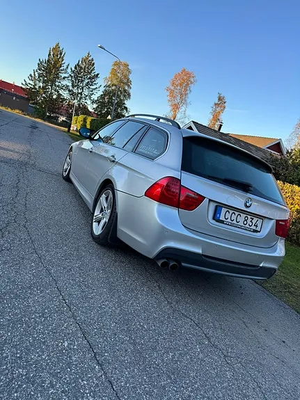 BMW 325I 2009 photo 4