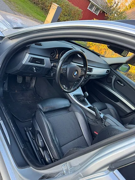 BMW 325I 2009 photo 2