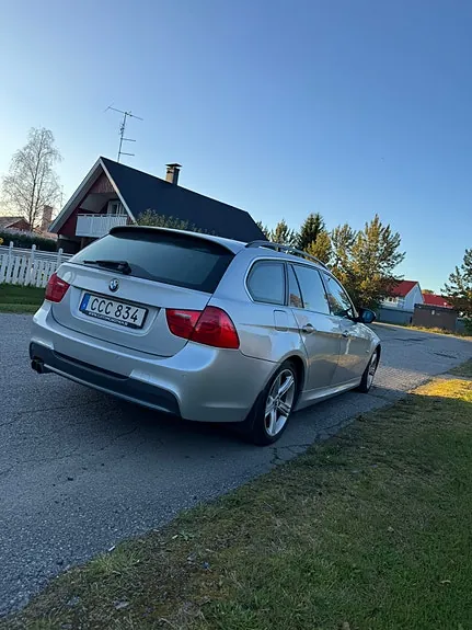 BMW 325I 2009 photo 5