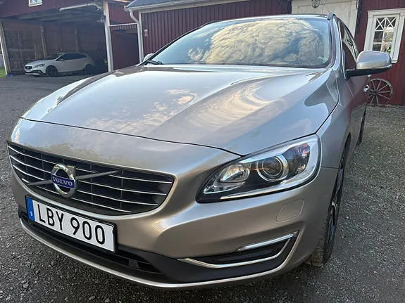 Volvo V60 2016 photo 2