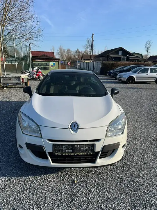 Renault Megane 2011 photo 2
