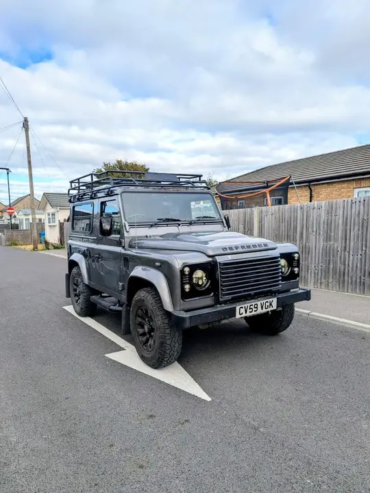 Land Rover Defender 90