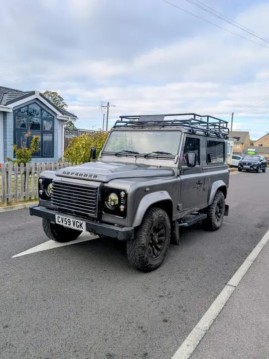 Land Rover Defender 90 2009 photo 2
