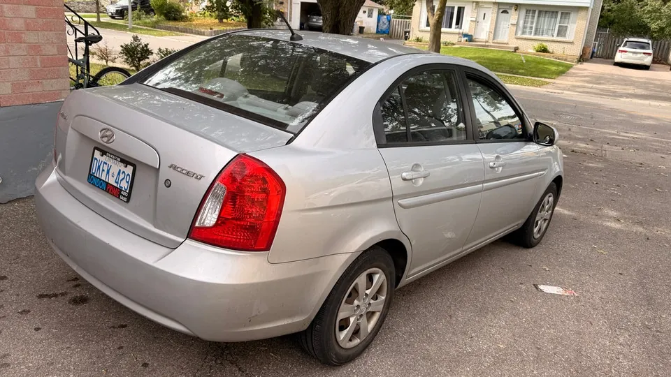Hyundai Accent 2010 photo 4