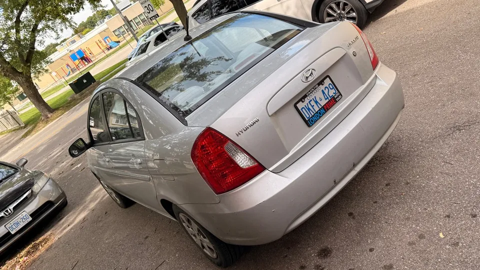 Hyundai Accent 2010 photo 3