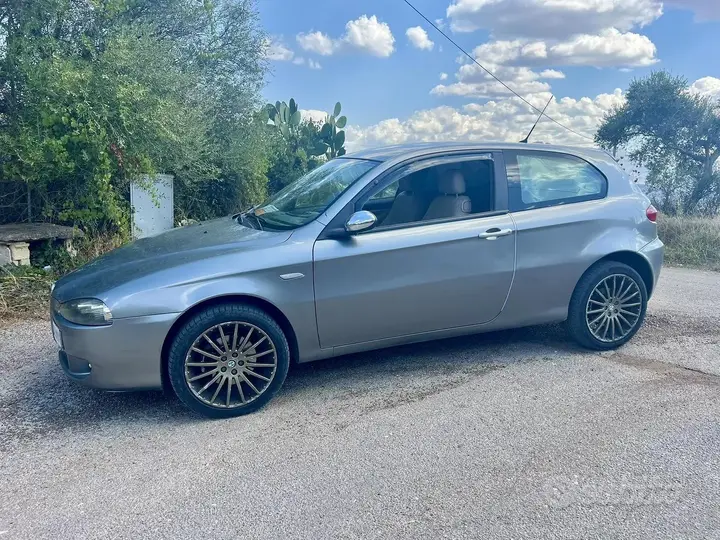Alfa Romeo 147 2006 photo 2