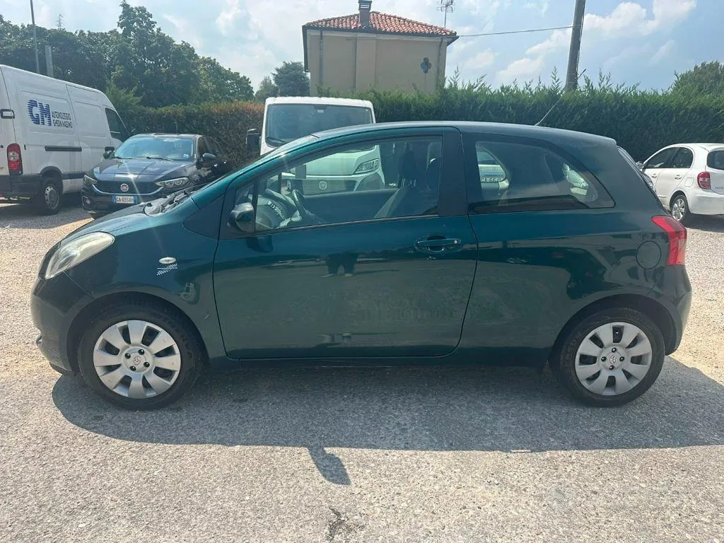 Toyota Yaris 2006 photo 2