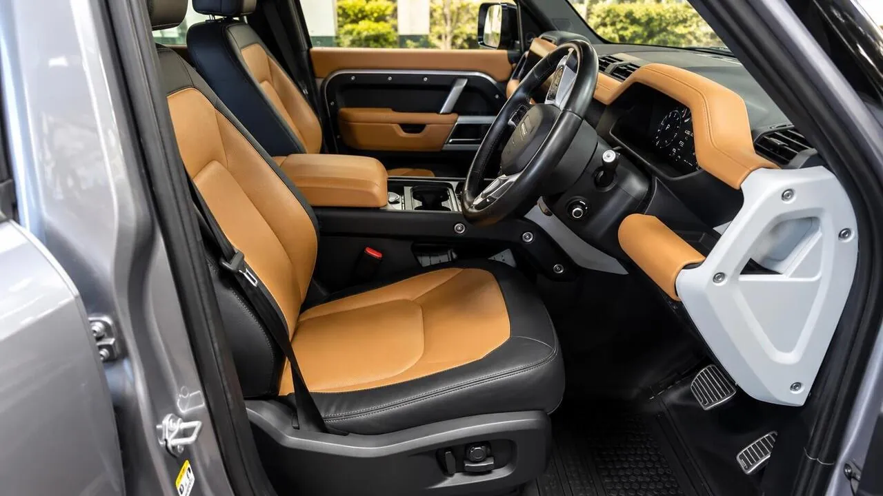 Land Rover Defender 110 2023 photo 2