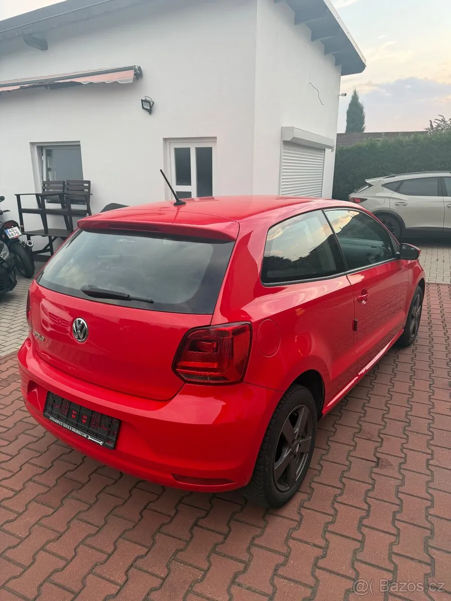 Volkswagen Polo 2015 photo 2