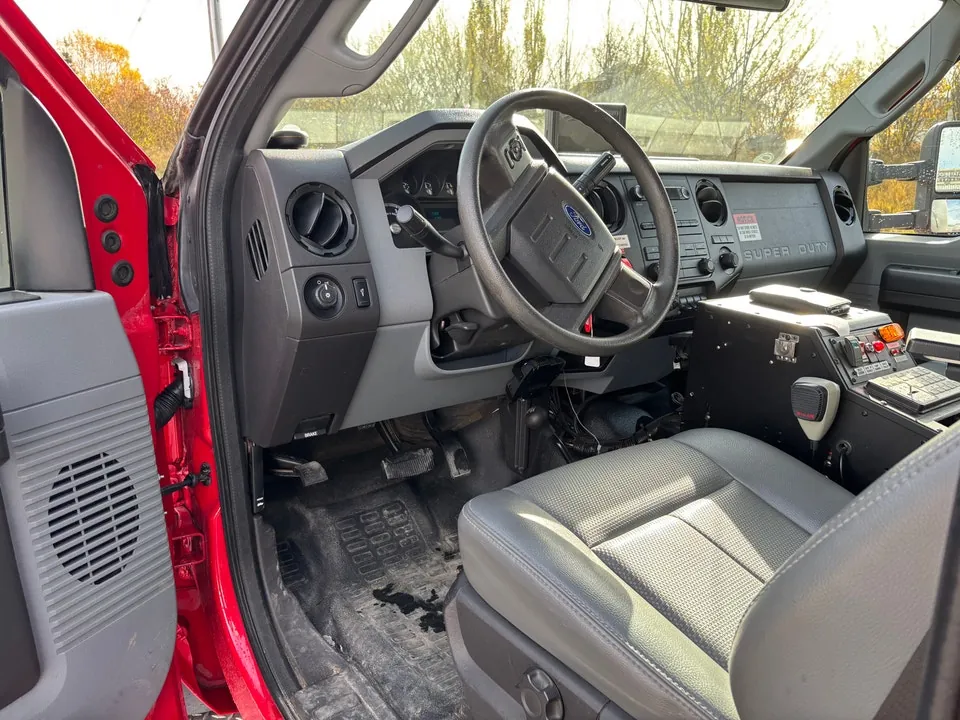 Ford F-550 2011 photo 3