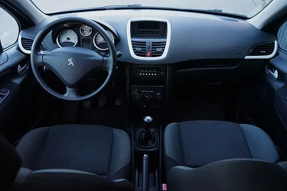Peugeot 207 2010 photo 5