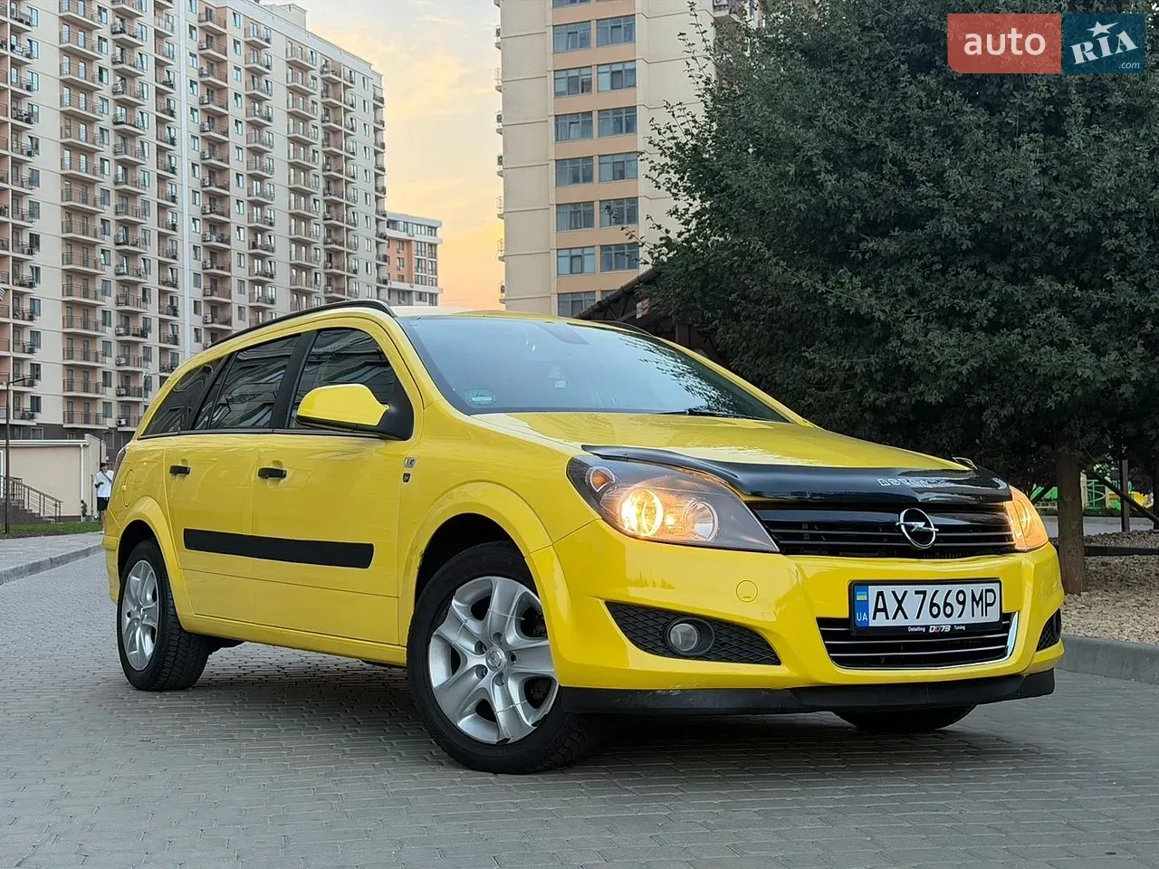 Opel Astra 2010 photo 4