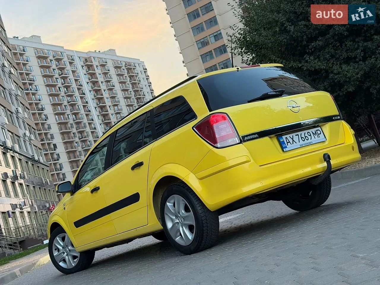 Opel Astra 2010 photo 5