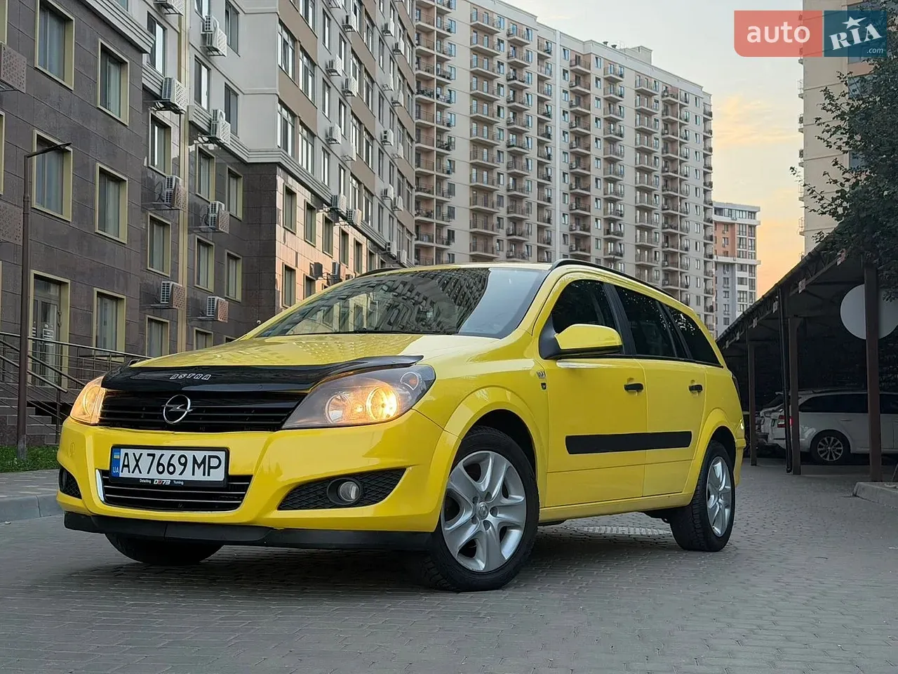 Opel Astra 2010 photo 2