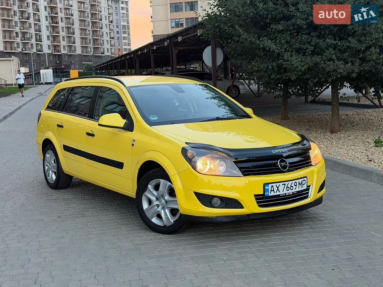Opel Astra 2010 photo 3
