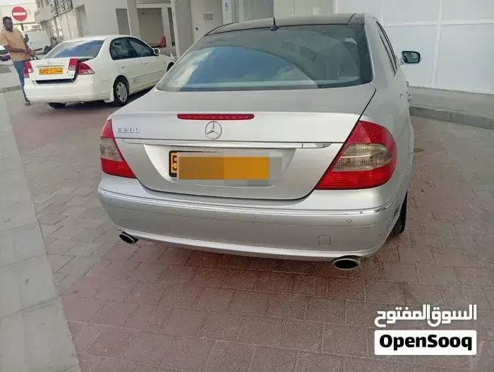 Mercedes-Benz E-Class 2009 photo 2