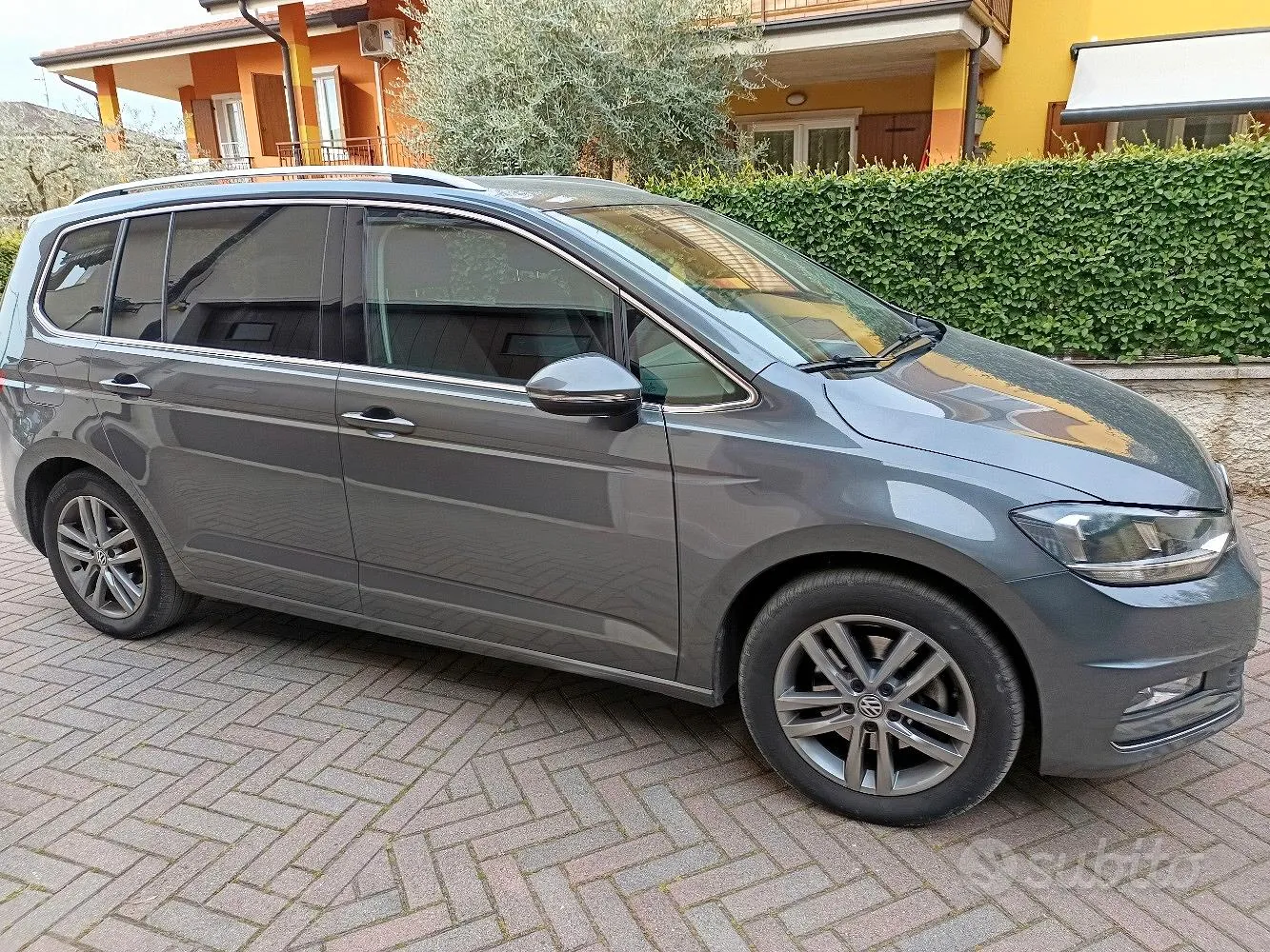 Volkswagen Touran 2016 photo 2