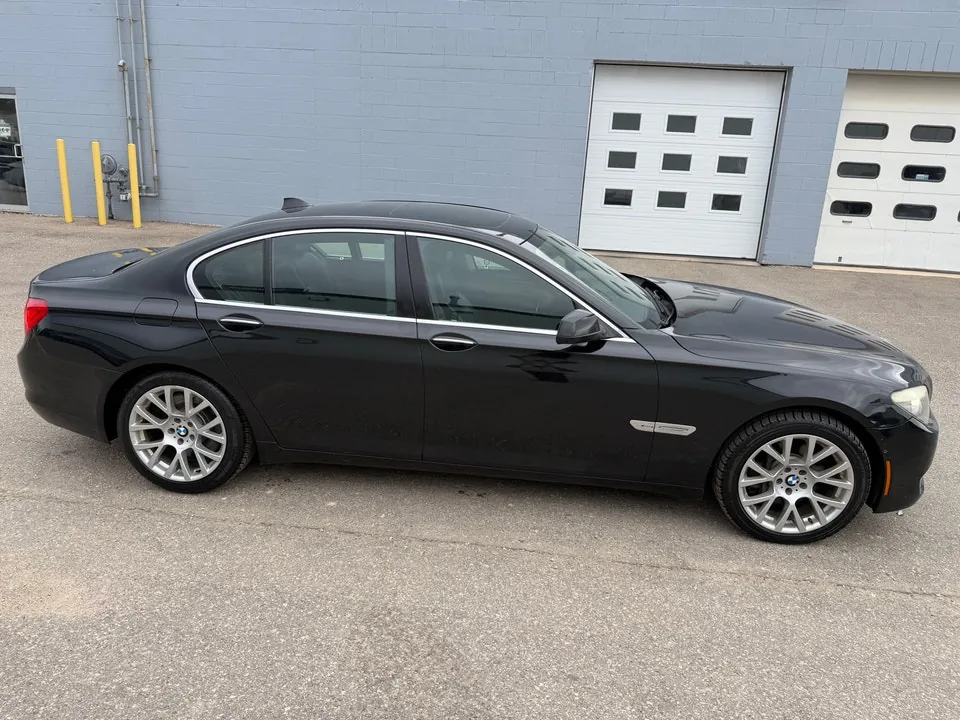 BMW 7 Series 2010 photo 5