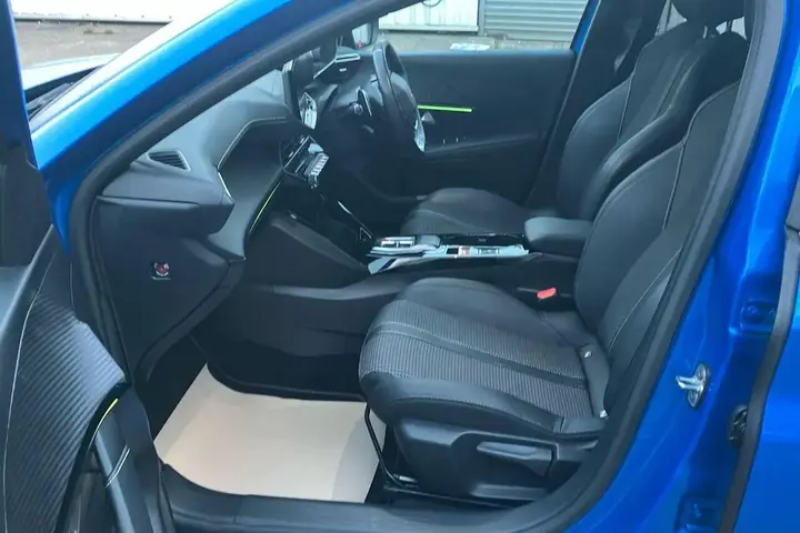 Peugeot 208 2022 photo 3