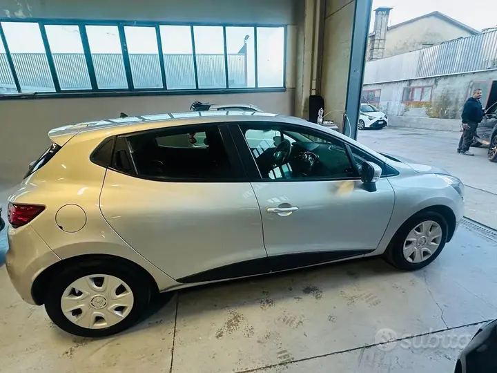 Renault Clio 2017 photo 2