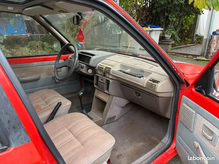 Peugeot 205 1985 photo 2
