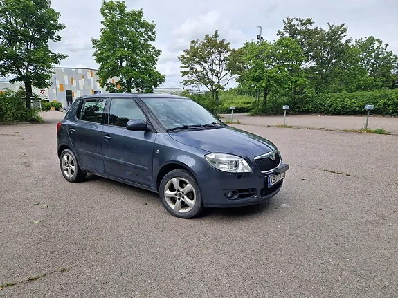 Skoda Fabia 2010 photo 3