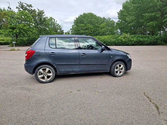 Skoda Fabia 2010 photo 5