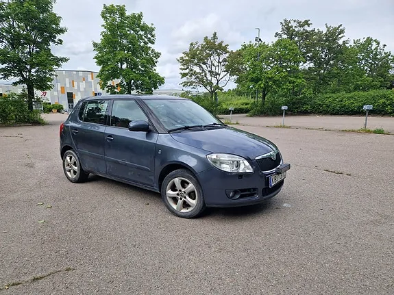 Skoda Fabia 2010 photo 4