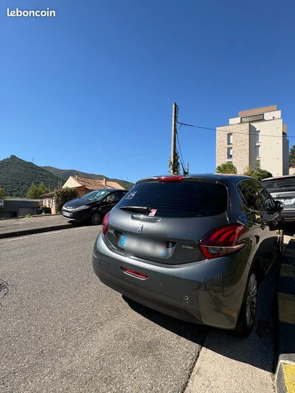 Peugeot 208 2016 photo 3
