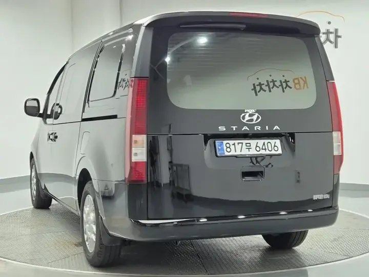 Hyundai Staria 2023 photo 2