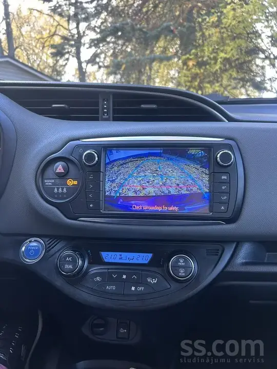 Toyota Yaris 2015 photo 4