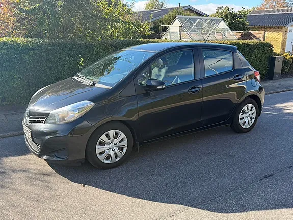 Toyota Yaris 2013 photo 3