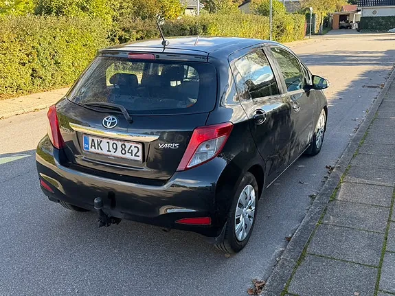 Toyota Yaris 2013 photo 4