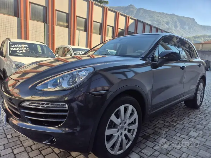 Porsche Cayenne 2011 photo 2
