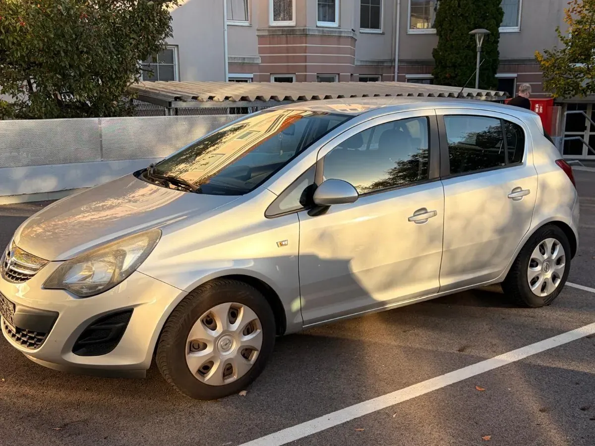 Opel Corsa 2013 photo 2