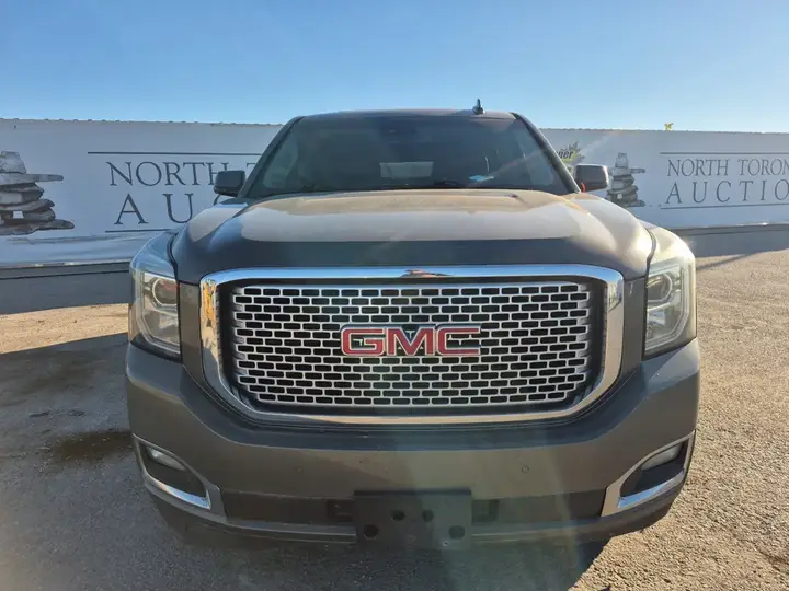 GMC Yukon Xl 2017 photo 2