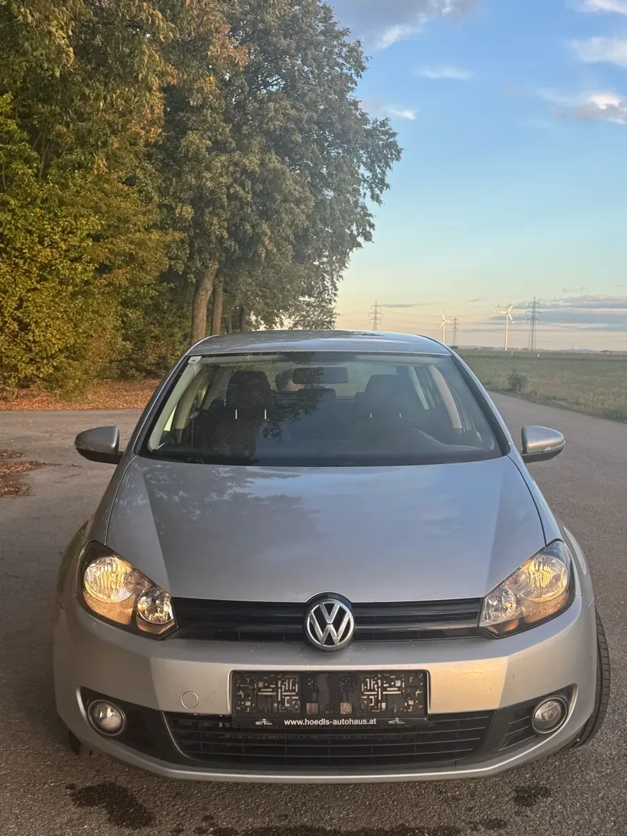 Volkswagen Golf 2010 photo 2