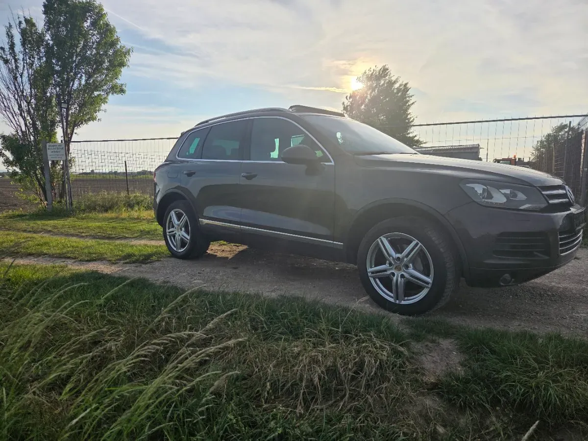 Volkswagen Touareg 2011 photo 2