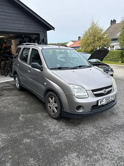 Suzuki Ignis 2004 photo 2