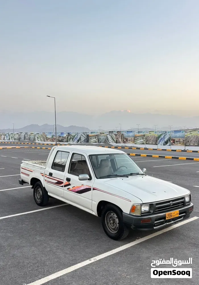 Toyota Hilux 1994 photo 2