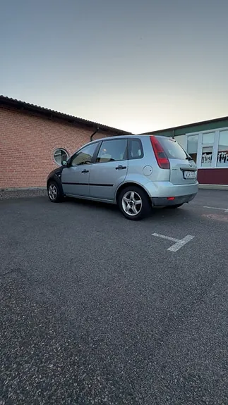 Ford Fiesta 2004 photo 2