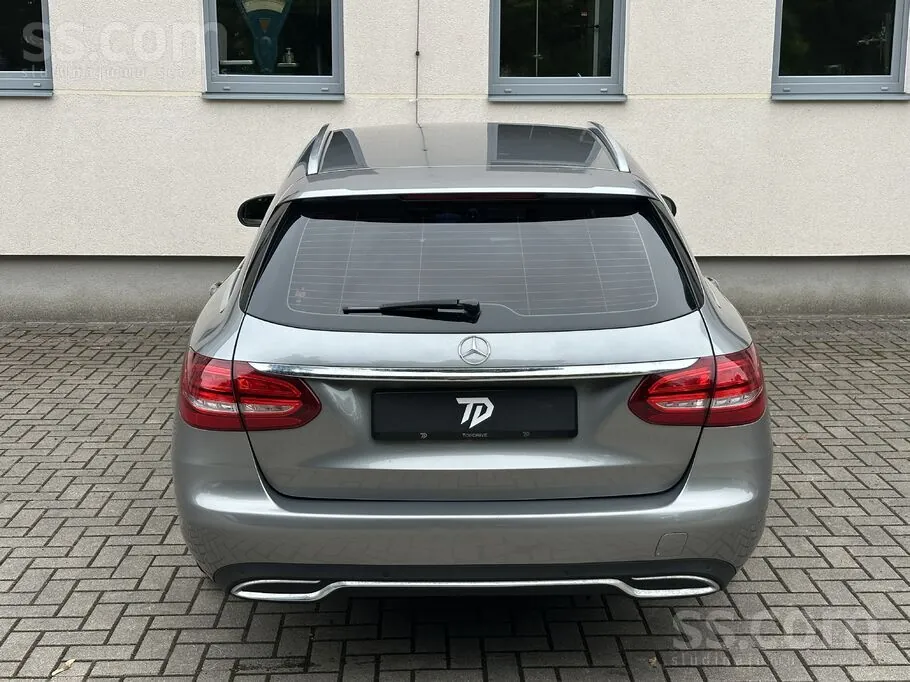 Mercedes-Benz C300 2016 photo 5