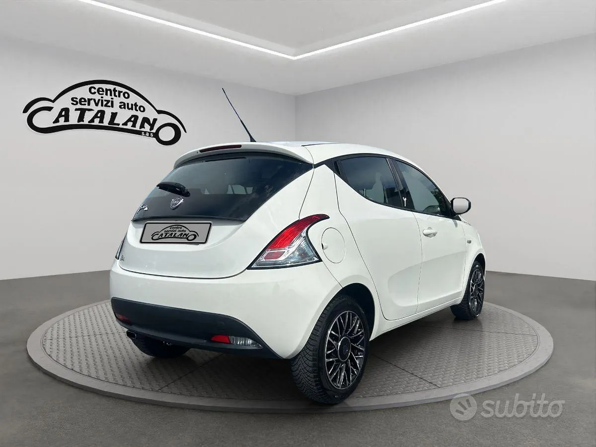 Lancia Ypsilon 2015 photo 5