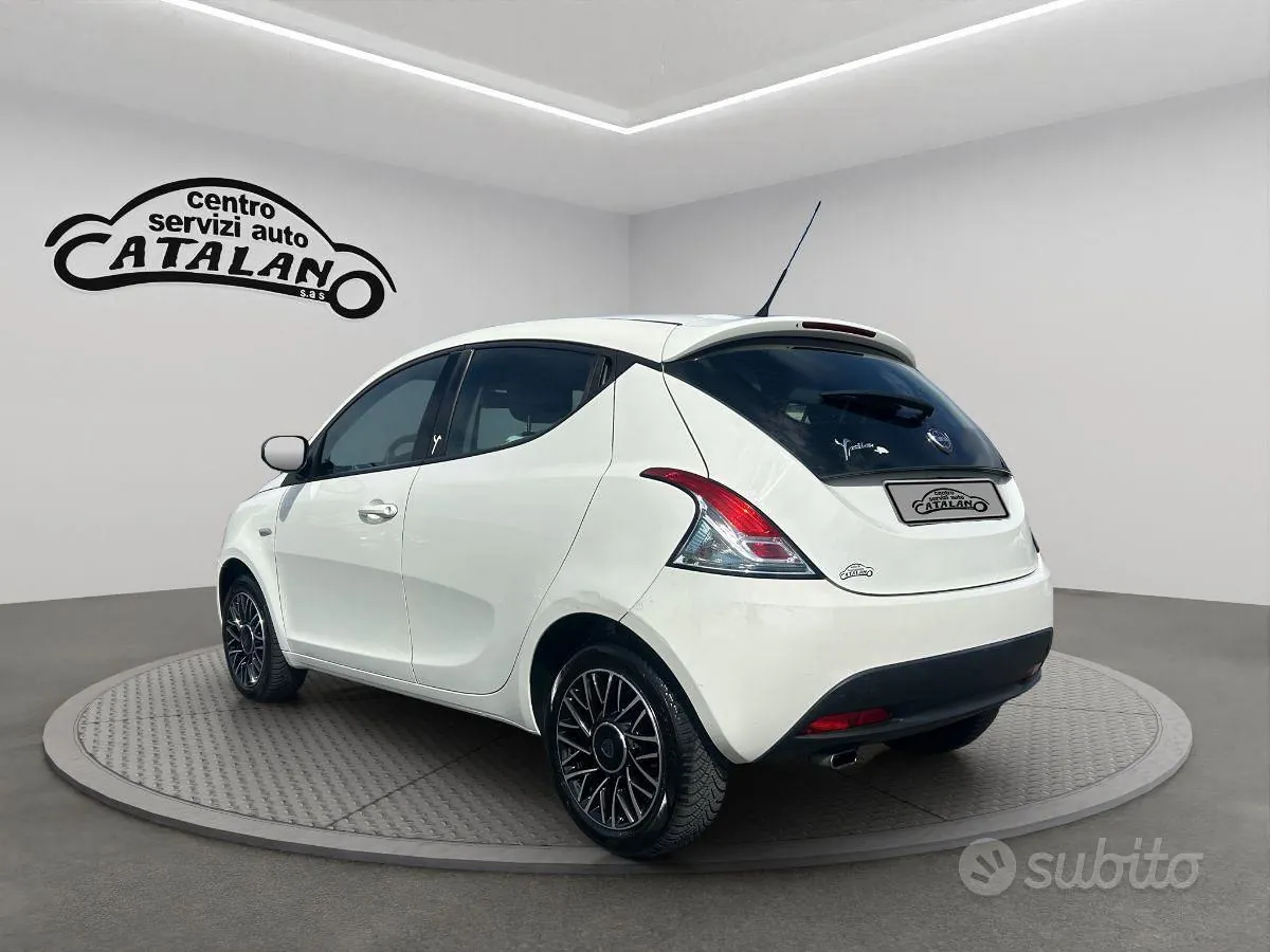 Lancia Ypsilon 2015 photo 3