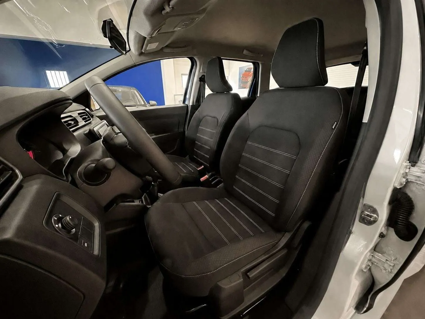 Dacia Duster 2023 photo 2