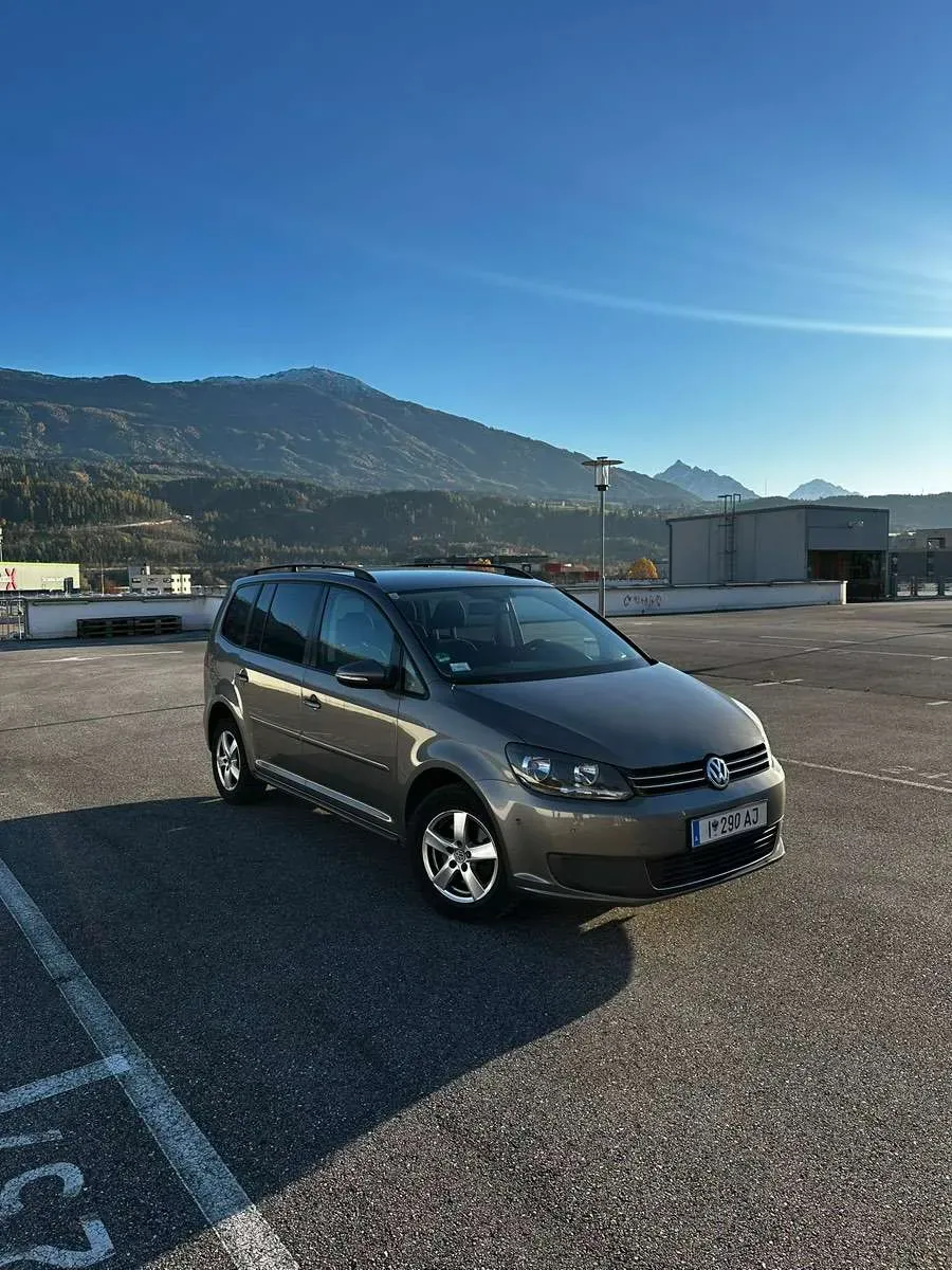 Volkswagen Touran 2011 photo 3