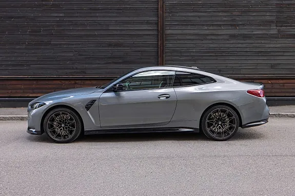 BMW M4 2025 photo 5