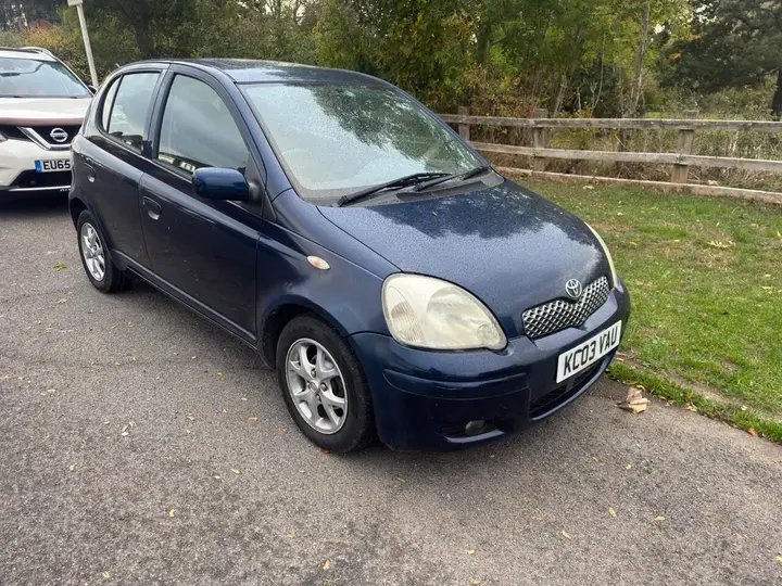 Toyota Yaris 2003 photo 2